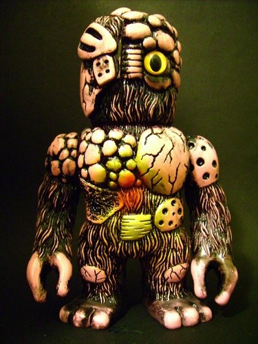 Beast Chaos figure, produced by Realxhead. Front view.