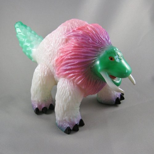 Manmorah figure by Chris And Ainsley , produced by Grumble Toy. Front view.