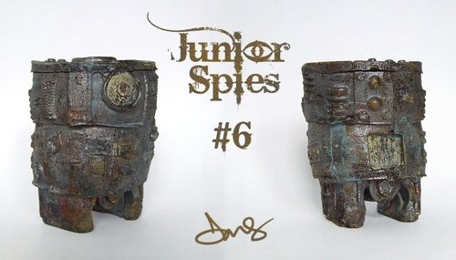 Junior Spies #6 figure by Dms. Front view.