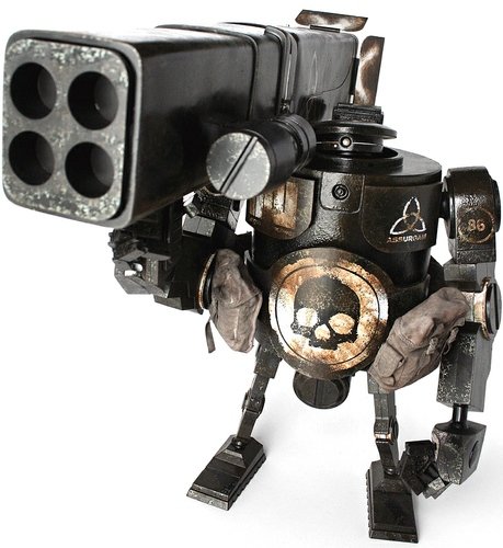 Heavy Bramble Mk 2.5 NOM Nightwatch figure by Ashley Wood, produced by Threea. Front view.