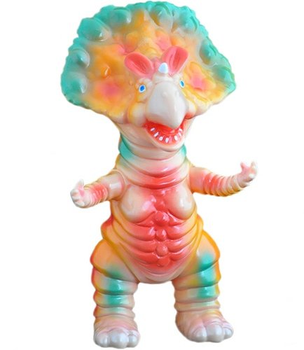 Monoclon – Flesh Painted figure by Hiramoto Kaiju, produced by Cojica Toys. Front view.