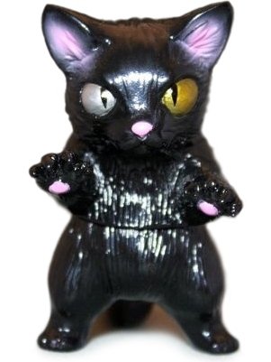 Micro Kaiju Nekoron - Black figure by Yoshihiko Makino, produced by Max Toy Co.. Front view.