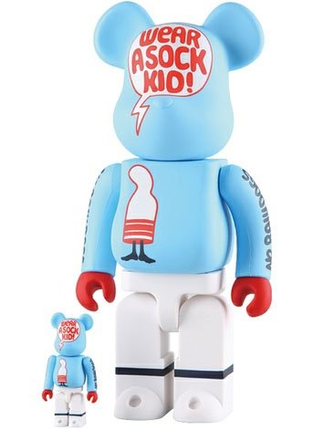 Wear a Soc Kid! Be@rbrick - 100% & 400% Set figure by Undefeated, produced by Medicom Toy. Front view.