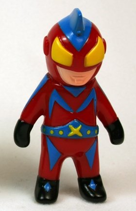Mini Captain Maxx figure by Mark Nagata, produced by Max Toy Co.. Front view.