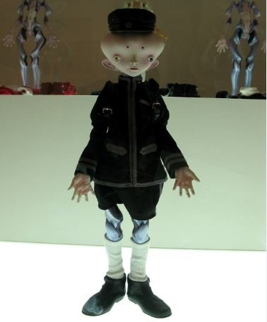 Inochi - ED2 - Victor figure by Takashi Murakami, produced by Medicomtoy. Front view.
