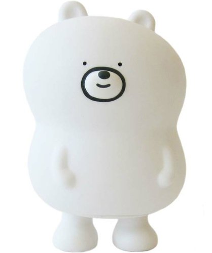 Bearycalm figure by Bubi Au Yeung, Camilo Bejarano, produced by Crazylabel. Front view.