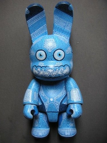 Qee to C215 figure by Jkl. Front view.