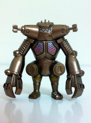 King Joe - normal version figure by Touma, produced by Bandai. Front view.