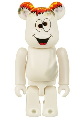 Manana Banana! Be@rbrick - White figure by Pamtoy (Perks And Mini), produced by Medicom Toy. Front view.