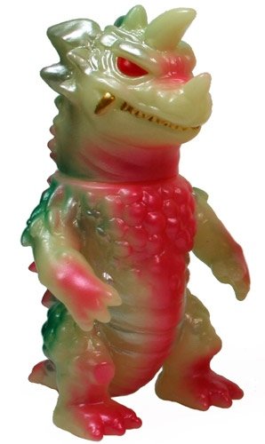 Mini Drazoran - GID figure by Mark Nagata, produced by Max Toy Co.. Front view.