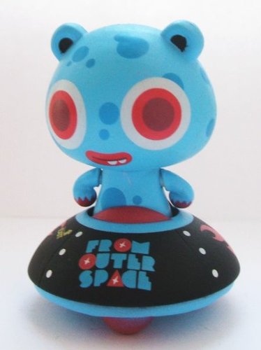 Stereotype From Outer Space - Kiki figure by Superdeux, produced by Red Magic. Front view.