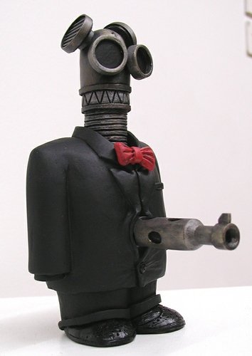 Robot Gangster Mouse  figure by Dave Pressler. Front view.