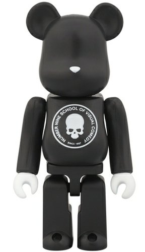 NUMBER (N)INE Be@rbrick 100% figure by Mastermind Japan, produced by Medicom Toy. Front view.