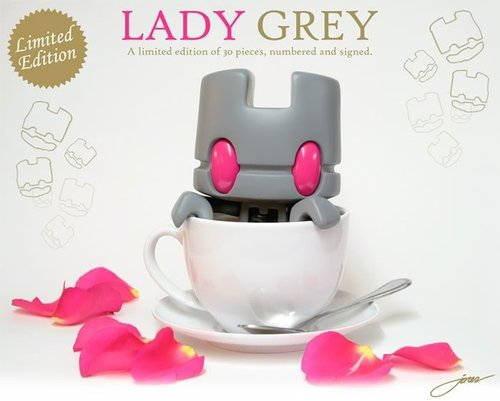 Lady Grey figure by Matt Jones (Lunartik), produced by Lunartik Ltd. Front view.
