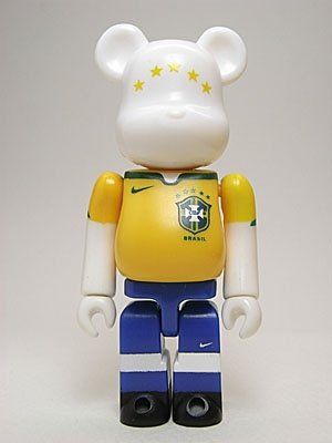 Joga Bonito Be@rbrick - Brazil figure by Nike, produced by Medicom Toy. Front view.