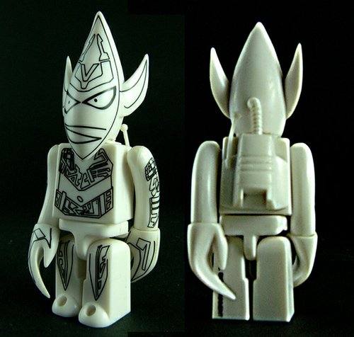 Unkle Pointman Kubrick 100% figure by Futura, produced by Medicom Toy. Front view.