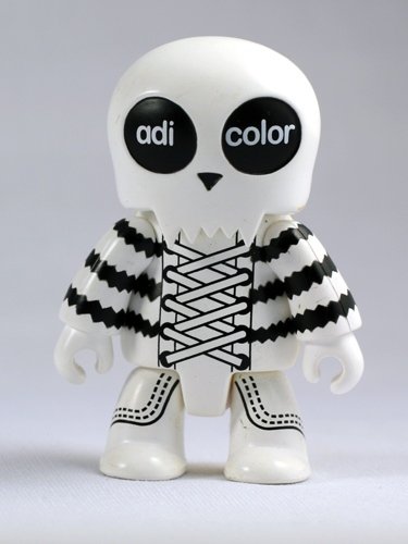 Adi Color figure by Toy2R, produced by Toy2R. Front view.