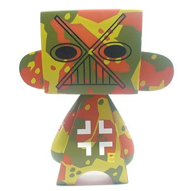 Kozik Mad*L figure by Frank Kozik, produced by Wheaty Wheat Studios. Front view.