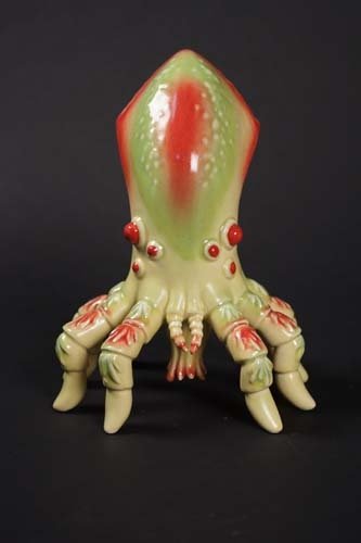 Ikakumora Pho 2  figure by Miles Nielsen, produced by Munktiki. Front view.