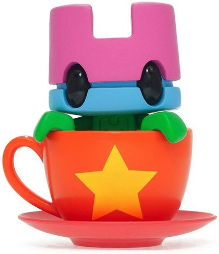 Mini Tea - Star Cup  figure by Matt Jones (Lunartik), produced by Lunartik Ltd. Front view.