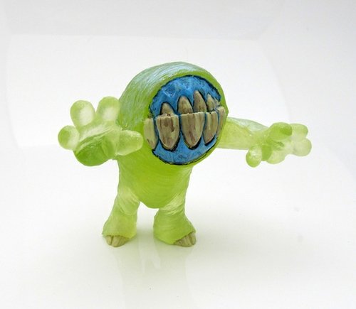 Mountain Dew Creecher figure by Motorbot, produced by Deadbear Studios. Front view.