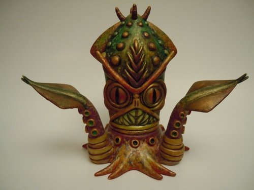 Ika-Gilas LSD figure by 23Spk. Front view.
