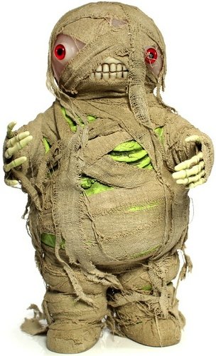 Mummy Night Gamer figure by Bob Conge (Plaseebo). Front view.