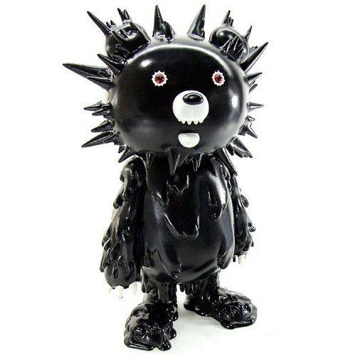 Inc - Red Eyes figure by Hiroto Ohkubo, produced by Instinctoy. Front view.