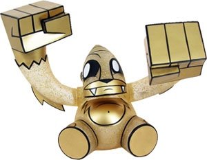 Smash - Goldie, Newbury Comics Exclusive figure by Joe Ledbetter, produced by Toy2R. Front view.