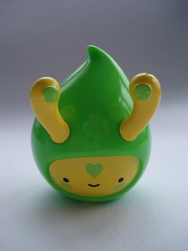 Apple Sours Droplet figure by Gavin Strange, produced by Crazylabel. Front view.