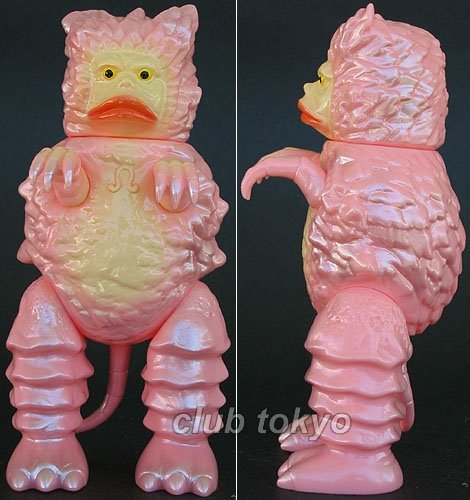 Garamon Pink(Set) figure by Yuji Nishimura, produced by M1Go. Front view.