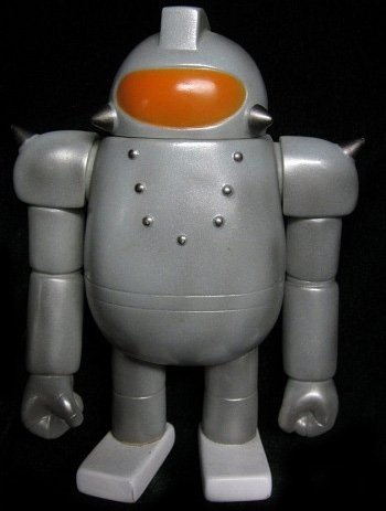 Robot Thirteen (サーティーン) figure by Rumble Monsters, produced by Rumble Monsters. Front view.