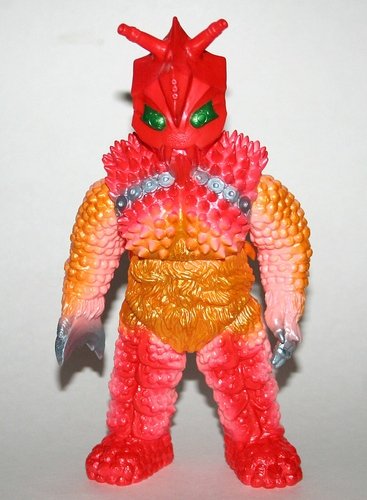 Giant Yapool figure, produced by Tsuburaya. Front view.