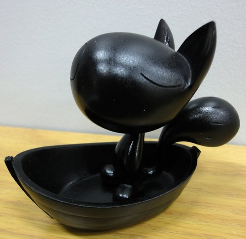 Moon Cat - Silhouette  figure by Sergey Safonov. Front view.