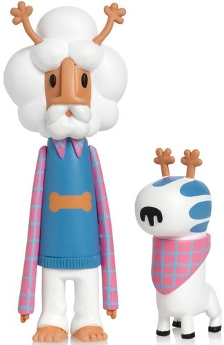 Macs and Grylph figure by Pete Fowler, produced by Playbeast. Front view.