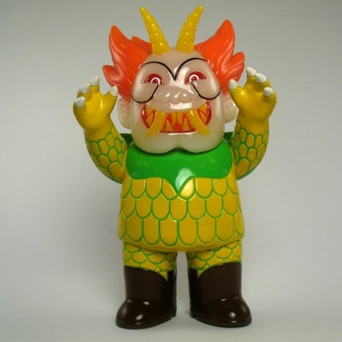 Ojo Rojo - GID Head, Yellow, Light Green figure by Kiyoka Ikeda. Front view.
