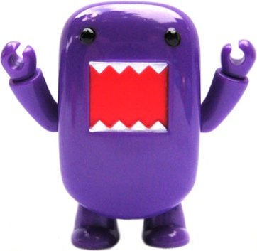 Purple Domo Qee figure by Dark Horse Comics, produced by Toy2R. Front view.