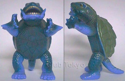 Gamera Blue figure by Yuji Nishimura, produced by M1Go. Front view.