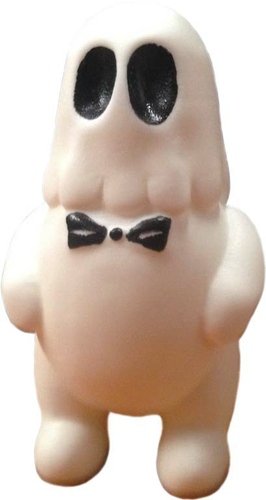 Ghost Butler - Bedsheets White figure by Peter Kato. Front view.