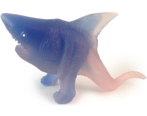 Land Shark figure by Motorbot, produced by Deadbear Studios. Front view.