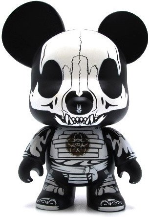 Pandaimyo - Spirit Clan figure by Jon-Paul Kaiser, produced by Toy2R. Front view.