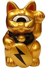 Gold Mini Fortune Cat w/ Lightning Bolt figure by Mori Katsura, produced by Realxhead. Front view.