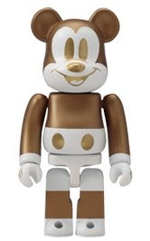 Mickey Mouse G+W Version Be@rbrick figure by Disney, produced by Medicom Toy. Front view.