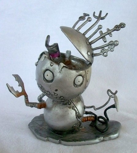 Robot Boy figure by Tim Burton, produced by Dark Horse. Front view.