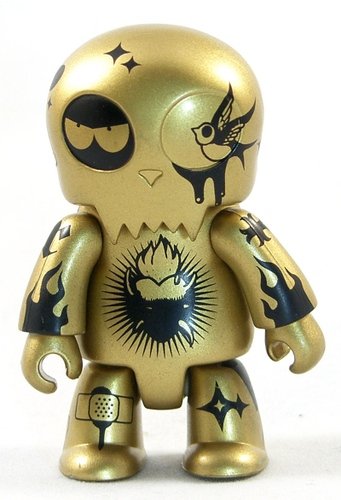 Mutafukaz Gold figure by Run, produced by Toy2R. Front view.