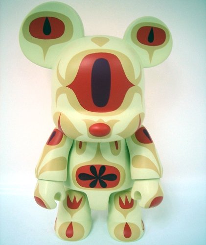 Town Crier Qee DKNY version (Letter N) figure by Tim Biskup, produced by Toy2R. Front view.