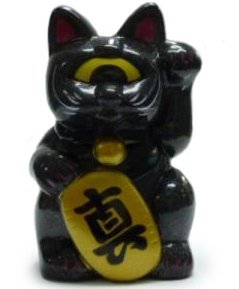 Mini Fortune Cat figure by Mori Katsura, produced by Realxhead. Front view.