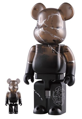Be@rbrick Gigor 400% & 100% set figure, produced by Medicom Toy. Front view.