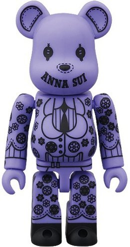 Anna Sui Be@rbrick 100% figure by Anna Sui, produced by Medicom Toy. Front view.