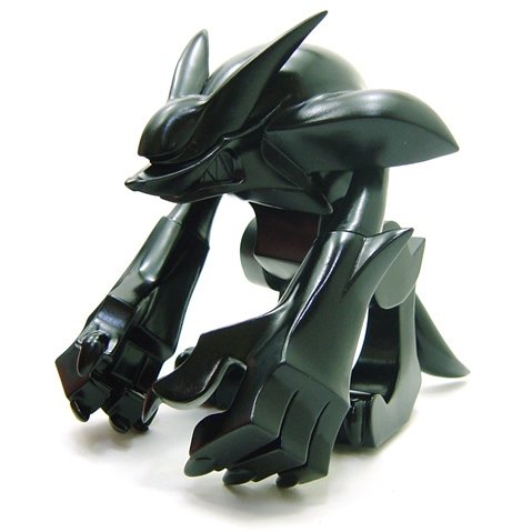 Fang Wolf Glossy Black figure by Touma, produced by Wonderwall. Front view.